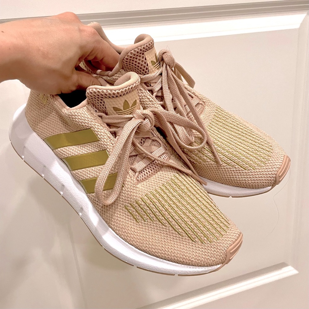 Adidas Swift Run Shoes - Ash Pearl / Gold / White